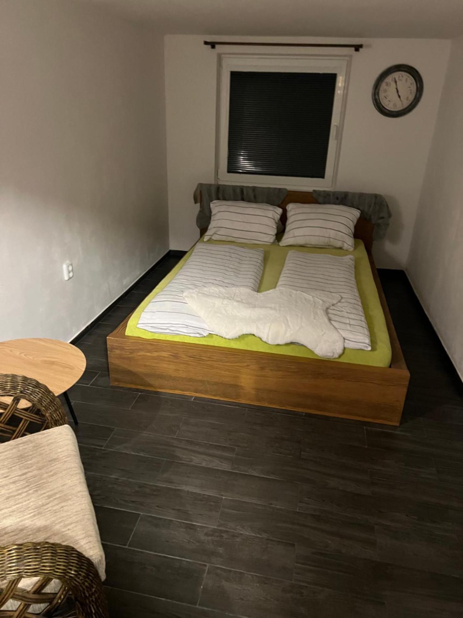 Chaty V Ceskem Raji U Prachovskych Skal - Mala Chata Pro 4 - Velka Chata Pro Az 7 Osob - Ubytovani V Soukromi Jičín Exterior foto